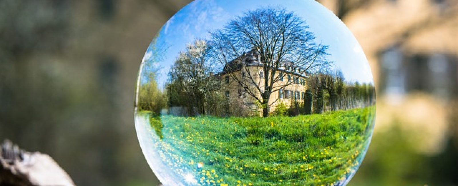 glass-sphere-4139652_640